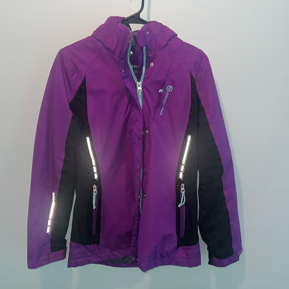 Women’s coat size small. Perfect like new condition.